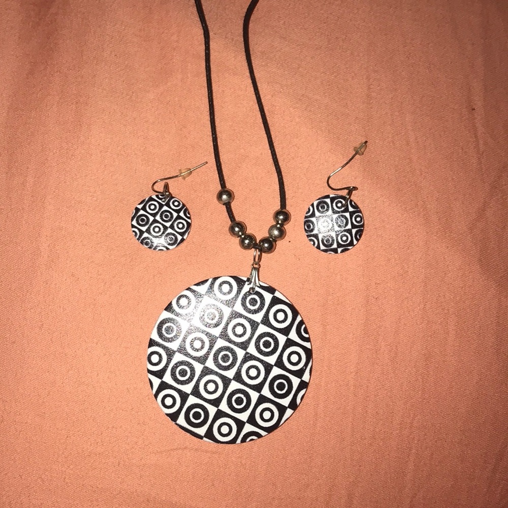 Earring and necklace set
